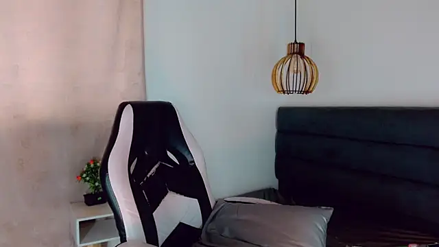 Snapshot of Oriana_braom chatting on 02/13/25, 05:54 Oriana braom online show from 02/13/25, 05:54