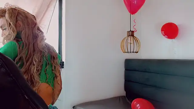 Snapshot of Oriana_braom chatting on 02/15/25, 07:17 Oriana braom online show from 02/15/25, 07:17