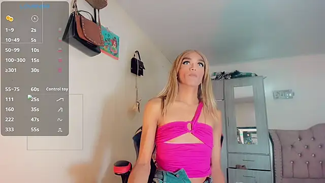 Snapshot of Oriana_braom chatting on 10/20/25, 07:14 Oriana braom online show from 10/20/25, 07:14