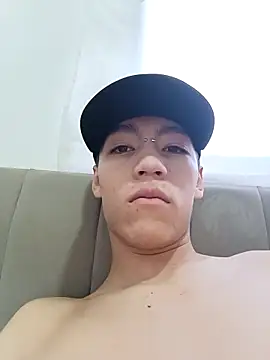 Snapshot of CRYBYT9 chatting on 09/15/25, 05:02 CRYBYT9 online show from 09/15/25, 05:02