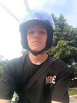 Snapshot of CRYBYT9 chatting on 09/19/25, 10:43 CRYBYT9 online show from 09/19/25, 10:43