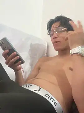 Snapshot of CRYBYT9 chatting on 11/23/25, 06:41 CRYBYT9 online show from 11/23/25, 06:41