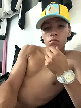 Snapshot of CRYBYT9 chatting on 12/02/25, 02:39 CRYBYT9 online show from 12/02/25, 02:39