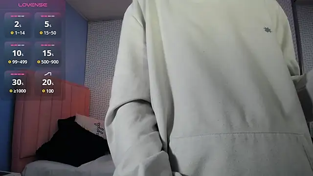 cassiehoward14 online show from 02/25/25, 03:09