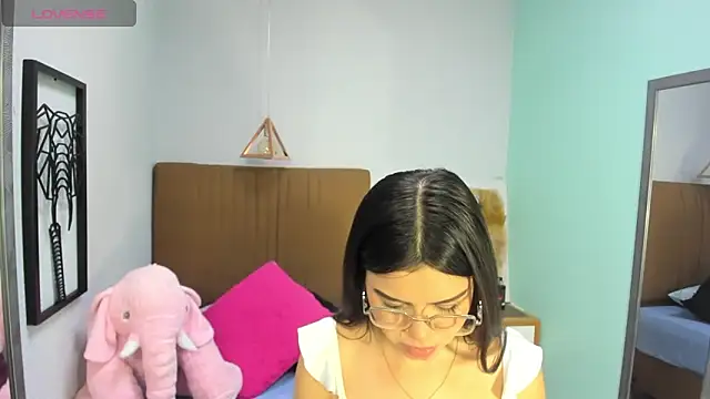 cassiehoward14 online show from 03/06/25, 12:09