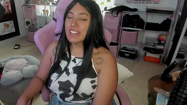 Snapshot of pawmistry chatting on 02/21/25, 02:17 pawmistry online show from 02/21/25, 02:17