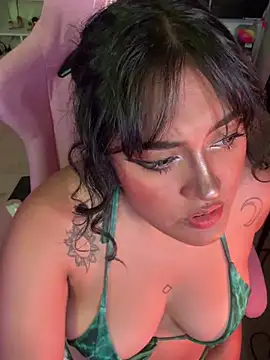 Snapshot of pawmistry chatting on 02/23/25, 01:13 pawmistry online show from 02/23/25, 01:13