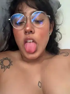 Snapshot of pawmistry chatting on 03/14/25, 07:55 pawmistry online show from 03/14/25, 07:55