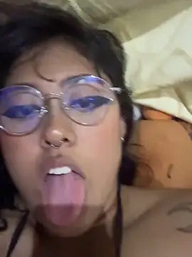 Snapshot of pawmistry chatting on 03/17/25, 12:08 pawmistry online show from 03/17/25, 12:08