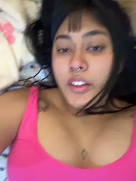 Snapshot of pawmistry chatting on 10/17/25, 04:42 pawmistry online show from 10/17/25, 04:42