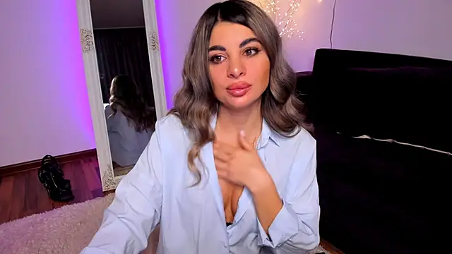 Snapshot of Queenofyouredreams chatting on 04/17/26, 10:35 Queenofyouredreams online show from 04/17/26, 10:35