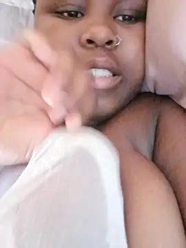 Snapshot of Dark_Berry_26 chatting on 01/18/25, 01:40 Dark Berry 26 online show from 01/18/25, 01:40