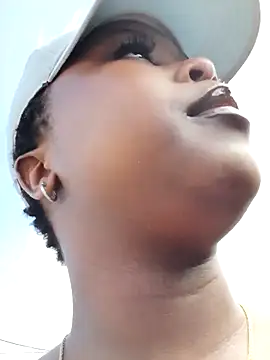 Snapshot of Dark_Berry_26 chatting on 02/08/25, 07:26 Dark Berry 26 online show from 02/08/25, 07:26