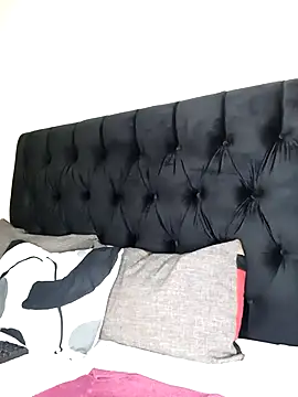 Snapshot of Dark_Berry_26 chatting on 11/25/25, 09:04 Dark Berry 26 online show from 11/25/25, 09:04