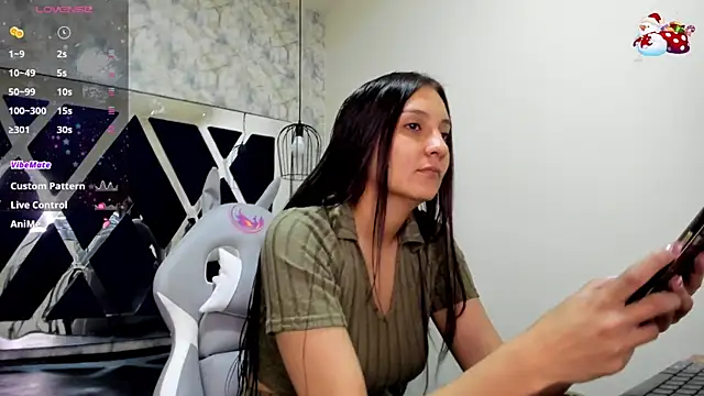 Snapshot of _alaia_collway_ chatting on 12/13/24, 11:45 alaia collway online show from 12/13/24, 11:45