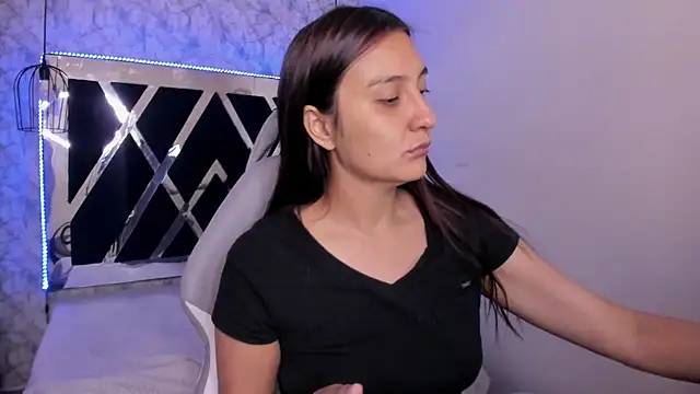 Snapshot of _alaia_collway_ chatting on 01/31/25, 12:07 alaia collway online show from 01/31/25, 12:07