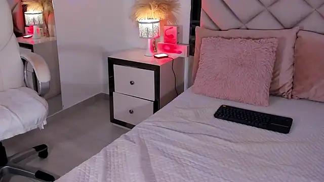 Snapshot of alexa_tobar chatting on 03/08/26, 10:46 alexa tobar online show from 03/08/26, 10:46