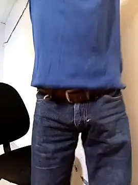 Snapshot of friendsloversex chatting on 09/17/25, 06:42 friendsloversex online show from 09/17/25, 06:42