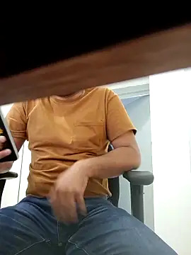 Snapshot of friendsloversex chatting on 11/18/25, 04:33 friendsloversex online show from 11/18/25, 04:33