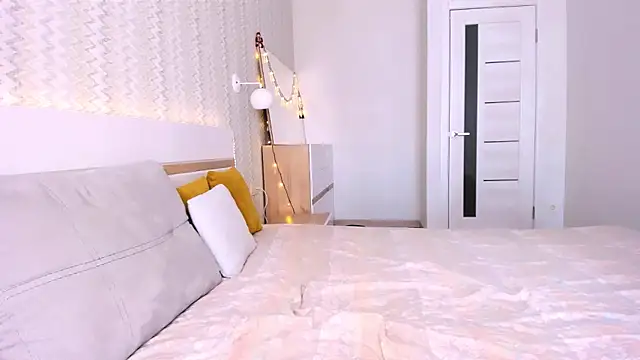 Snapshot of Kate_Ree chatting on 02/17/25, 09:03 Kate Ree online show from 02/17/25, 09:03