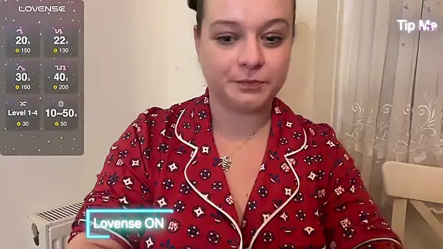 NaughtyWifeUK online show from 12/23/24, 11:06