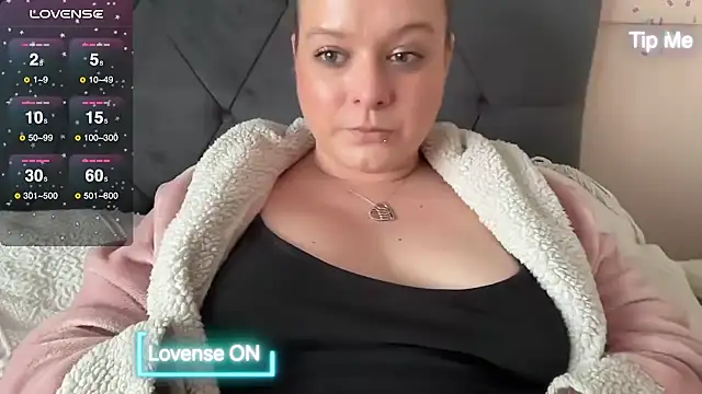 NaughtyWifeUK online show from 02/17/25, 04:04