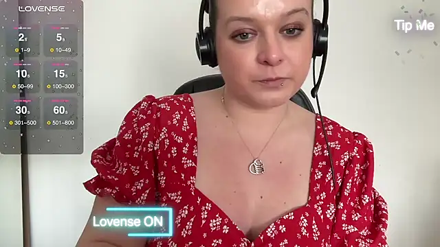 NaughtyWifeUK online show from 02/18/25, 02:59