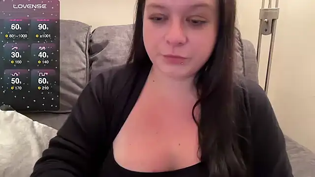 Snapshot of NaughtyWifeUK chatting on 05/22/26, 12:40 NaughtyWifeUK online show from 05/22/26, 12:40