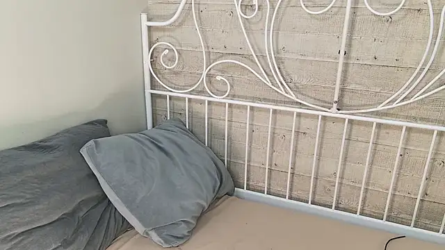 Snapshot of GiselleParton chatting on 12/28/24, 02:21 GiselleParton online show from 12/28/24, 02:21