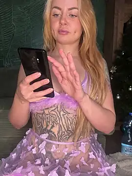 Snapshot of ObviouslyPeachy chatting on 01/09/25, 01:56 ObviouslyPeachy online show from 01/09/25, 01:56