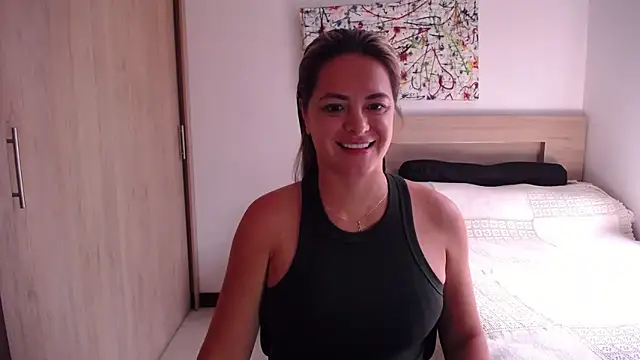 Snapshot of ParisW chatting on 02/10/25, 04:14 ParisW online show from 02/10/25, 04:14