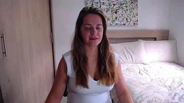 Snapshot of ParisW chatting on 03/18/25, 04:37 ParisW online show from 03/18/25, 04:37