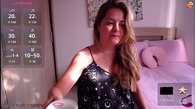 Snapshot of ParisW chatting on 09/11/25, 12:38 ParisW online show from 09/11/25, 12:38