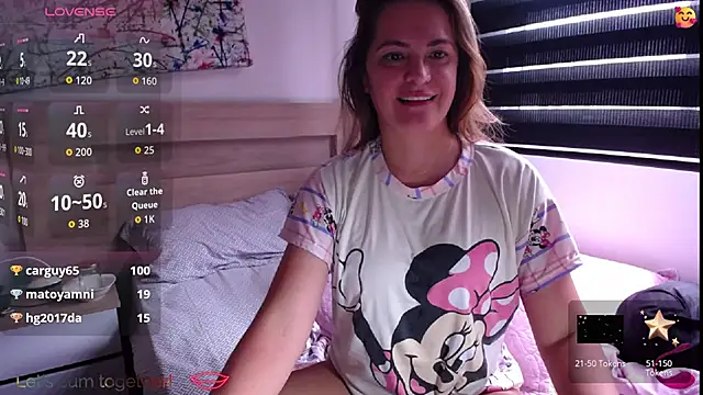 Snapshot of ParisW chatting on 09/18/25, 01:24 ParisW online show from 09/18/25, 01:24