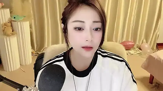 Daisy-77 online show from 02/05/25, 08:46