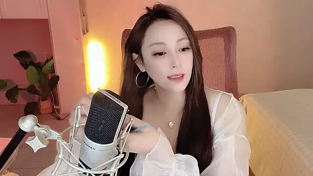 Daisy-77 online show from 10/05/25, 06:28