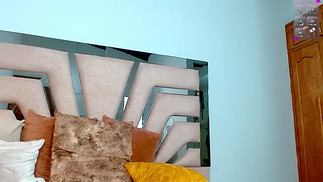 cintia hills online show from 01/29/25, 10:27