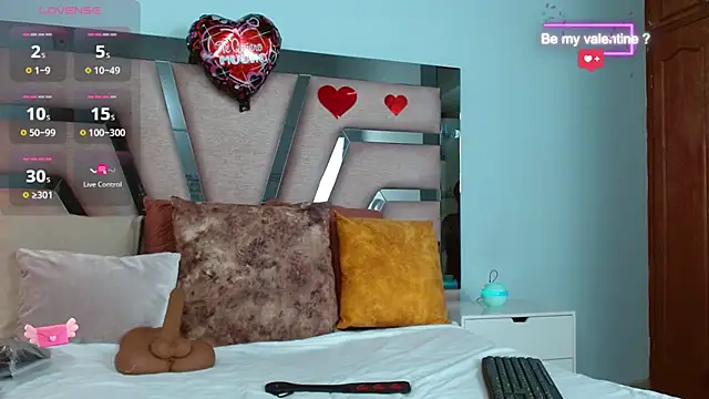 cintia hills online show from 02/15/25, 03:31