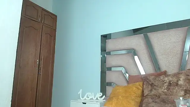 cintia hills online show from 03/21/25, 10:50