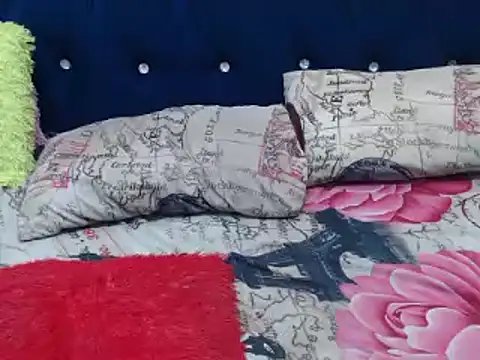 Snapshot of roseendoo1 chatting on 02/17/25, 01:15 roseendoo1 online show from 02/17/25, 01:15