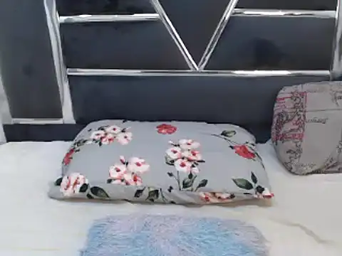 Snapshot of roseendoo1 chatting on 09/15/25, 02:44 roseendoo1 online show from 09/15/25, 02:44