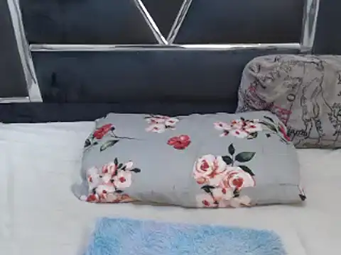 Snapshot of roseendoo1 chatting on 09/21/25, 02:02 roseendoo1 online show from 09/21/25, 02:02