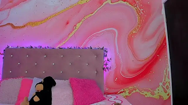 Snapshot of Daisy__rose chatting on 02/14/25, 11:10 Daisy rose online show from 02/14/25, 11:10