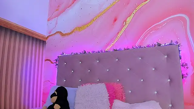 Snapshot of Daisy__rose chatting on 02/19/25, 11:06 Daisy rose online show from 02/19/25, 11:06