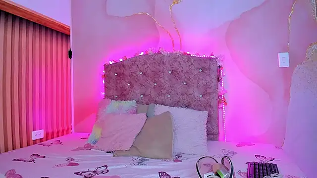 Snapshot of Daisy__rose chatting on 03/20/25, 03:23 Daisy rose online show from 03/20/25, 03:23