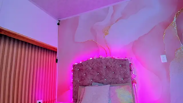 Snapshot of Daisy__rose chatting on 03/21/25, 03:01 Daisy rose online show from 03/21/25, 03:01