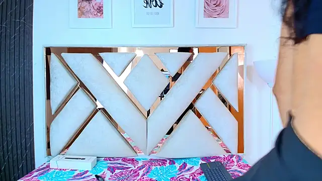 Alison Chan  online show from 10/16/25, 02:07