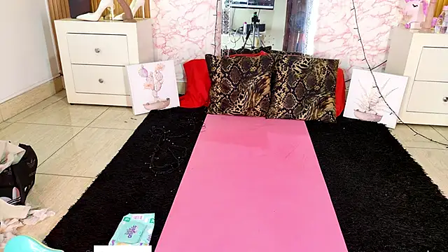 Snapshot of RileySkye chatting on 09/26/25, 08:57 RileySkye online show from 09/26/25, 08:57