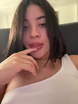 RileySkye online show from 05/08/26, 06:13