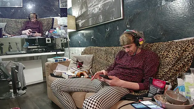 Doggyray44 online show from 02/18/25, 11:30